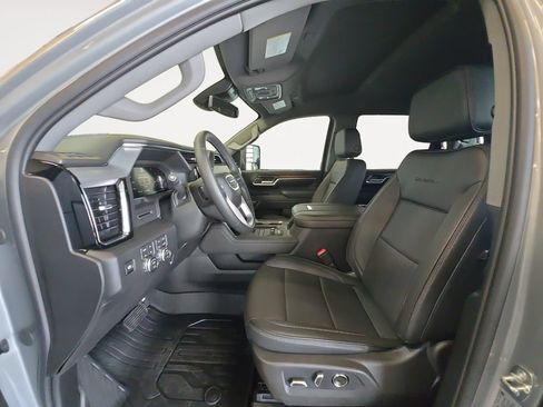 Certified 2026 GMC Sierra 2500 Denali w/ LPO, Black Badging Package AWD/4WD image 11