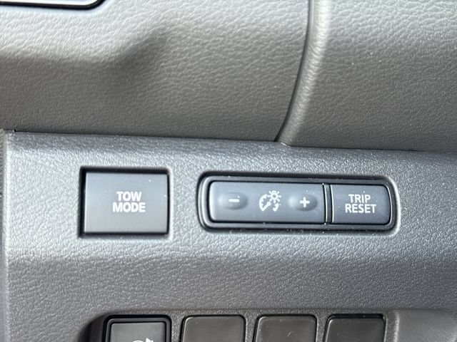 Used 2025 Nissan Frontier PRO-4X w/ Interior Protection Package AWD/4WD image 25