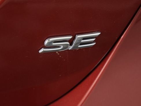 Used 2021 Toyota Camry SE image 2