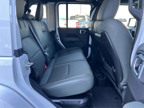 Used 2024 Jeep Wrangler High Altitude image 25