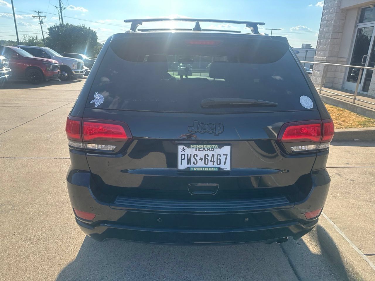 Used 2017 Jeep Grand Cherokee Altitude RWD image 11