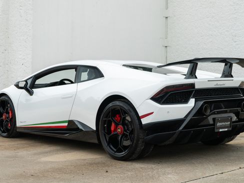 Used 2018 Lamborghini Huracan Performante AWD/4WD image 9