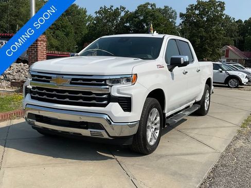 Used 2022 Chevrolet Silverado 1500 LTZ w/ LTZ Convenience Package II AWD/4WD image 3