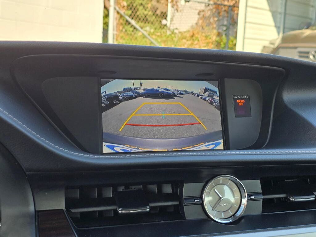 Used 2016 Lexus ES 300h w/ Navigation System Package FWD image 23