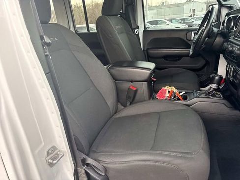 Used 2018 Jeep Wrangler Unlimited Sahara w/ Uconnect 4C Nav & Sound Group image 24