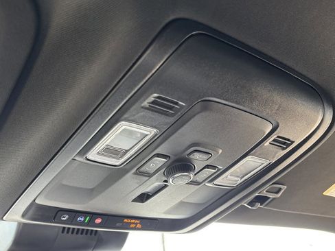 Used 2025 GMC Yukon XL Denali AWD/4WD image 42