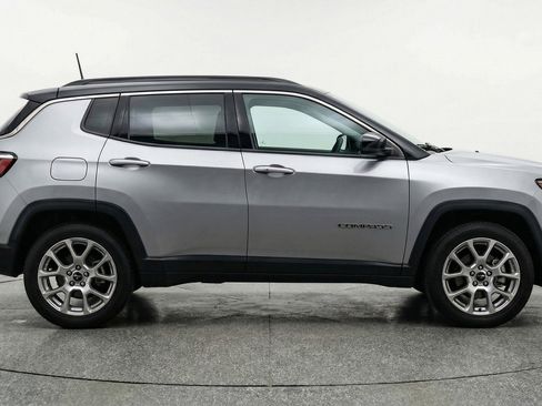 Used 2025 Jeep Compass Limited AWD/4WD image 11
