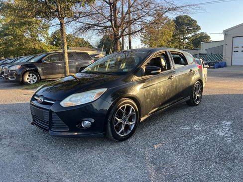 Used 2014 Ford Focus SE w/ Equipment Group 201A image 2