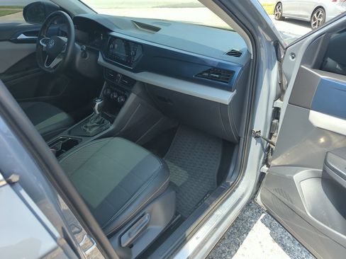 Used 2023 Volkswagen Taos SE w/ Panoramic Sunroof Package FWD image 35