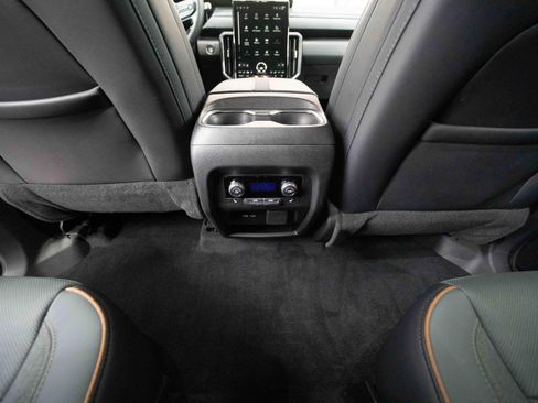 Used 2024 GMC Acadia AT4 w/ Luxury Package image 22