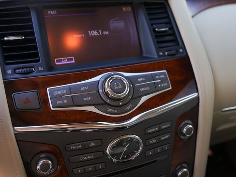 Used 2017 INFINITI QX80 4WD w/ Deluxe Technology Package image 19