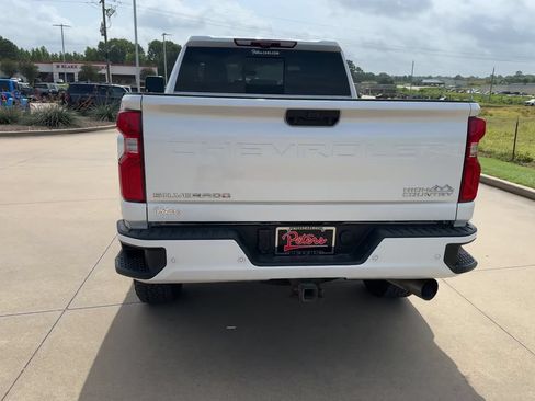 Used 2024 Chevrolet Silverado 2500 High Country w/ Technology Package AWD/4WD image 6