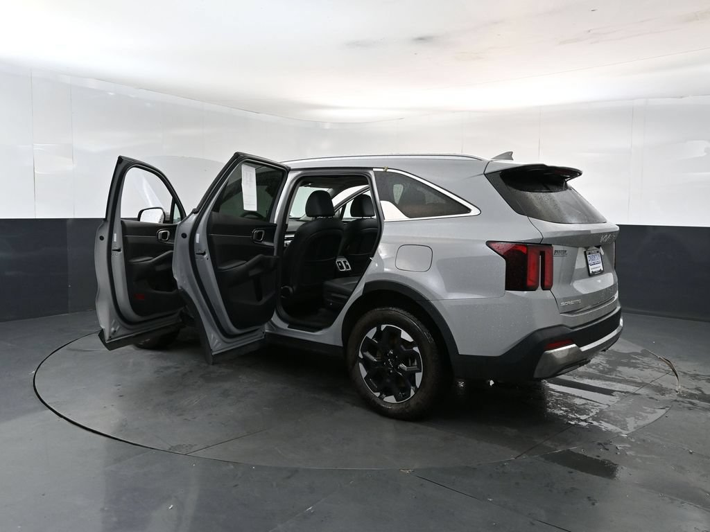 Certified 2024 Kia Sorento S w/ Panoramic Sunroof Package AWD/4WD image 28