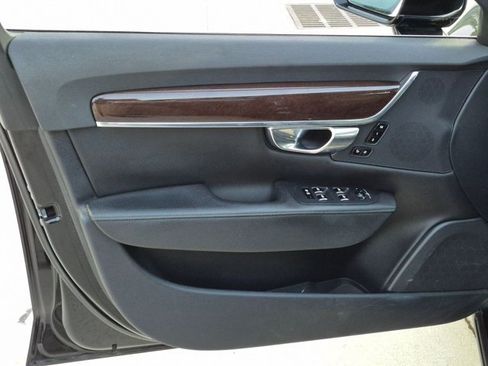 Used 2018 Volvo S90 T5 Momentum w/ Convenience Package FWD image 11