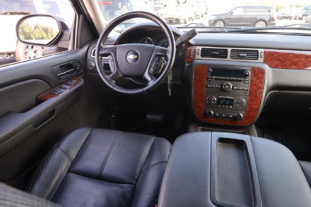 Used 2009 Chevrolet Suburban LT w/ Luxury Package RWD image 22
