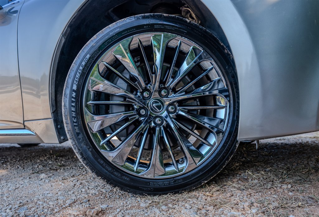Used 2018 Lexus LS 500 w/ Luxury Package RWD image 13