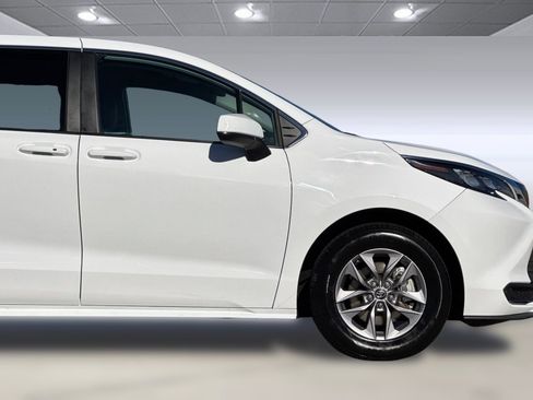 Used 2024 Toyota Sienna LE image 35