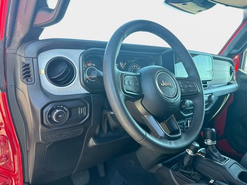 Used 2025 Jeep Wrangler Unlimited Sport AWD/4WD image 18