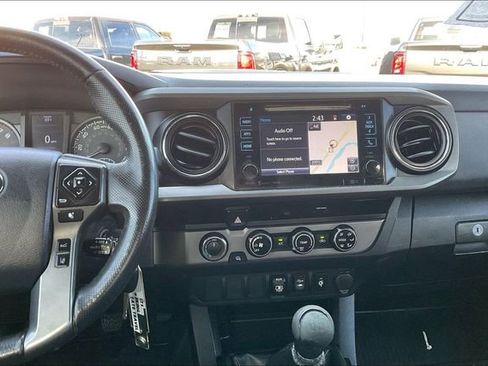 Used 2018 Toyota Tacoma TRD Sport image 6