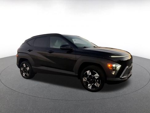 Used 2025 Hyundai Kona SEL image 2
