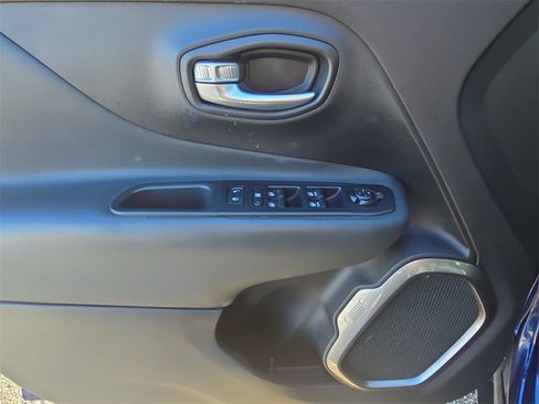 Used 2018 Jeep Renegade Limited image 23