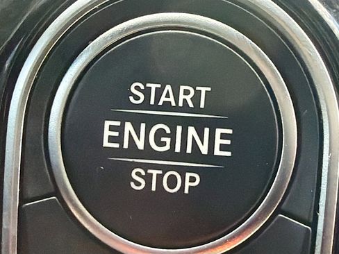 Used 2025 Mercedes-Benz GLA 250 image 35