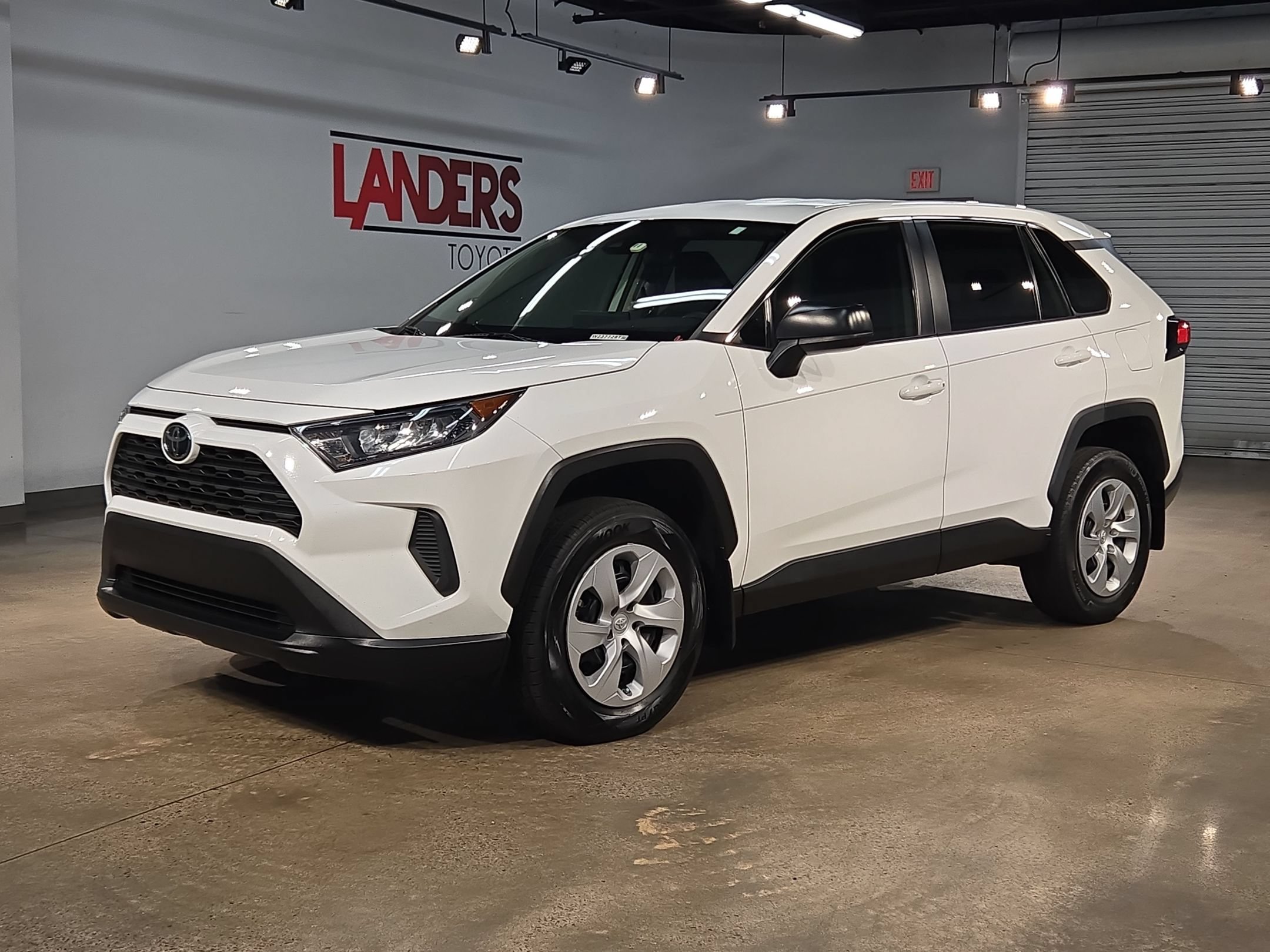 Used 2022 Toyota RAV4 LE FWD image 3