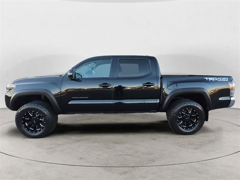 Used 2021 Toyota Tacoma TRD Off-Road image 2