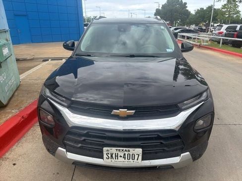 Used 2023 Chevrolet TrailBlazer LT FWD image 2