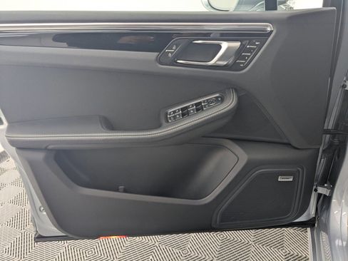 Used 2024 Porsche Macan S image 21