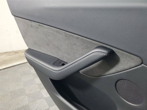Used 2022 Tesla Model Y Performance AWD/4WD image 16