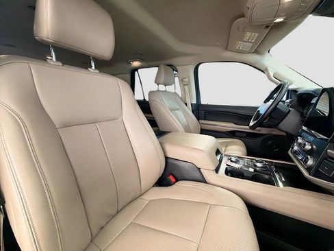 Used 2024 Ford Expedition Max XLT image 30