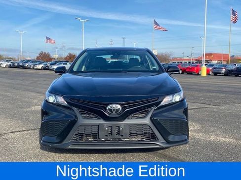 Used 2021 Toyota Camry SE image 2