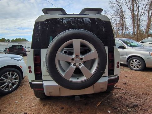 Used 2023 Land Rover Defender 110 SE image 6