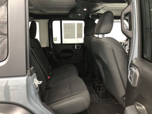 Used 2025 Jeep Wrangler Sport S image 11