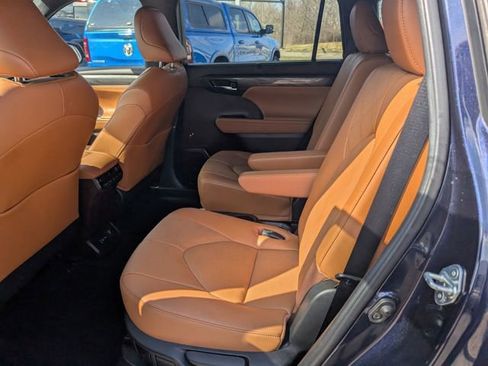 Used 2022 Toyota Highlander Platinum image 9