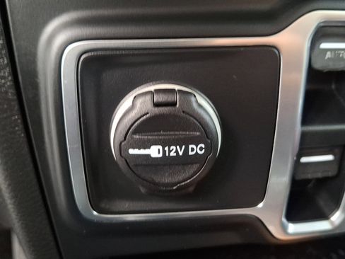 Used 2018 Jeep Wrangler Unlimited Sahara w/ Quick Order Package 24M Moab AWD/4WD image 24