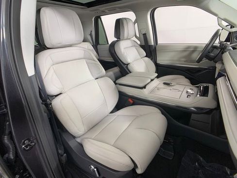 New 2025 Lincoln Navigator Reserve image 27