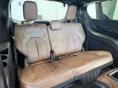 Used 2020 Chrysler Pacifica Limited w/ Tire & Wheel Group FWD image 27