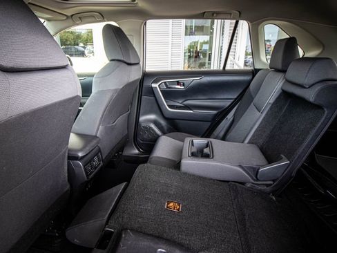 Used 2019 Toyota RAV4 XLE AWD/4WD image 25