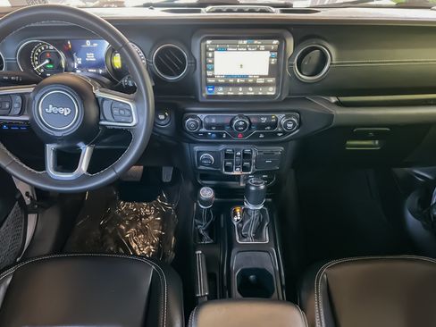 Used 2023 Jeep Wrangler Unlimited Sahara image 13