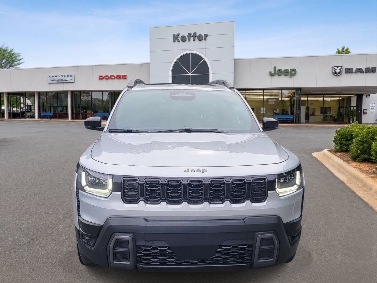 Used 2026 Jeep Cherokee Overland AWD/4WD image 2