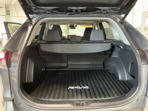 Used 2021 Toyota RAV4 XLE w/ Convenience Package AWD/4WD image 21