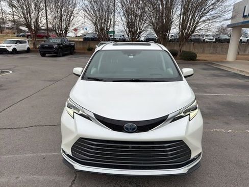 Used 2021 Toyota Sienna Platinum image 6