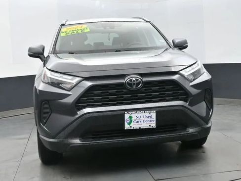 Used 2024 Toyota RAV4 XLE FWD image 3