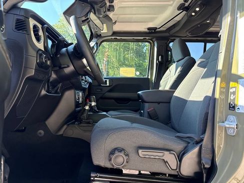 Used 2026 Jeep Wrangler Unlimited Sahara AWD/4WD image 35