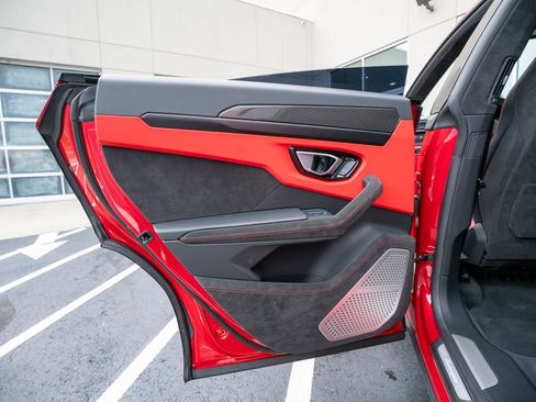Used 2023 Lamborghini Urus S AWD/4WD image 48