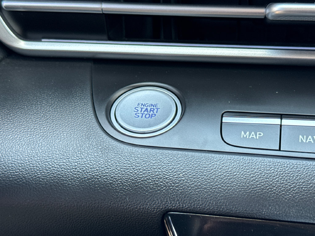 Used 2025 Hyundai Elantra SEL FWD image 27