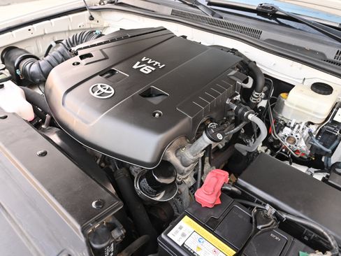 Used 2006 Toyota 4Runner SR5 AWD/4WD image 35