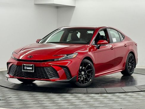 Used 2026 Toyota Camry SE w/ Convenience Package FWD image 1